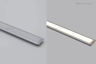 SF – Silver aluminium recessed LED profile with frosted diffuser – soft, even lighting with a clean, professional finish.